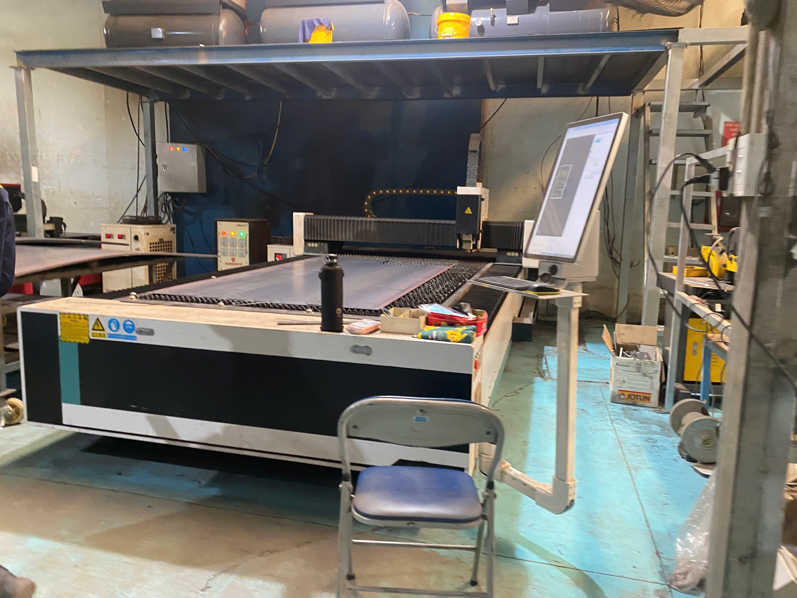 Laser cutting machine 2.jpg